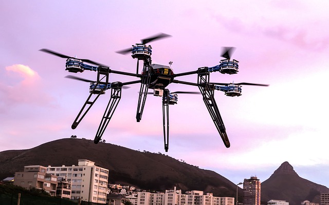 dron nad městem